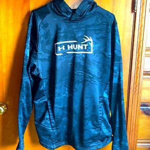Men’s Under Armour black camo hoodie. XL